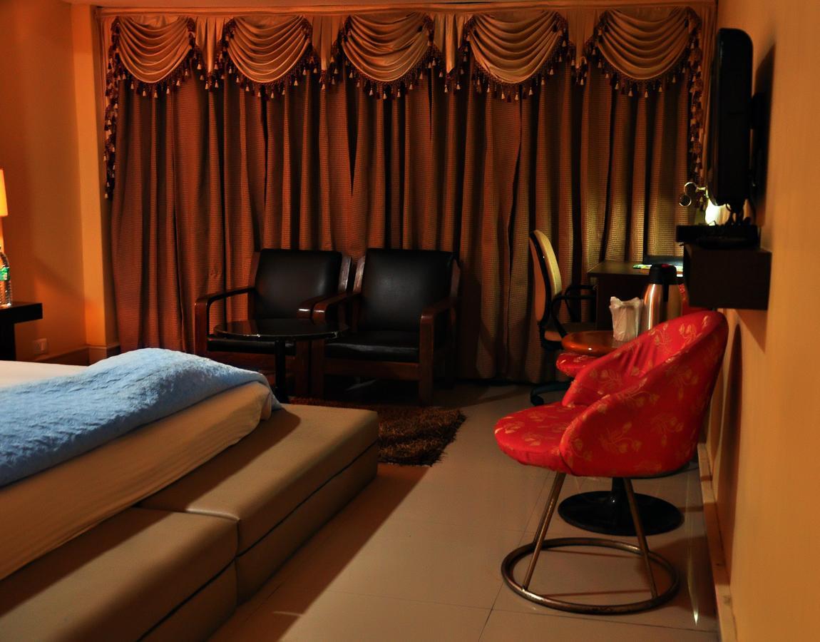 Hotel Unite Pathānkot Dış mekan fotoğraf